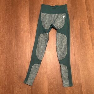 DOYOUEVEN Two-Tone Green and Gray Leggings
